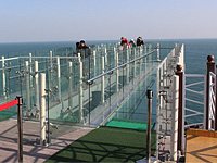 SKY WALK�ѪŨB�D